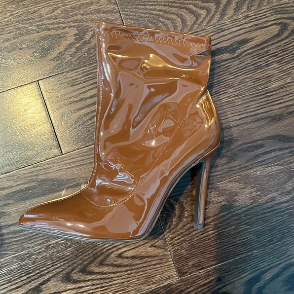 Torrid 8.5 WW brown zipper heel boot. Never worn - Picture 2 of 3